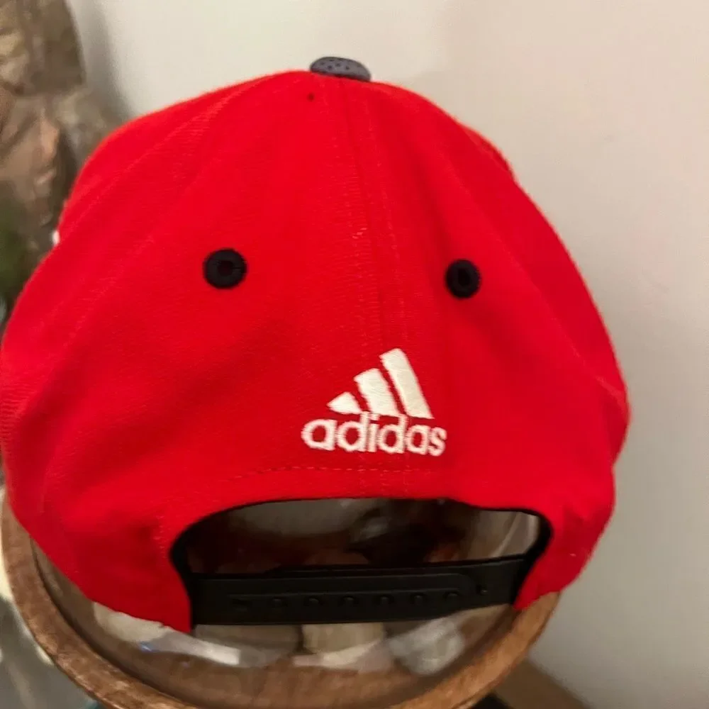 Men’s ADIDAS Portland Trail Blazers NBA adjustable hat.